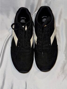 Wild Fable Black & White Memory Foam Sneakers